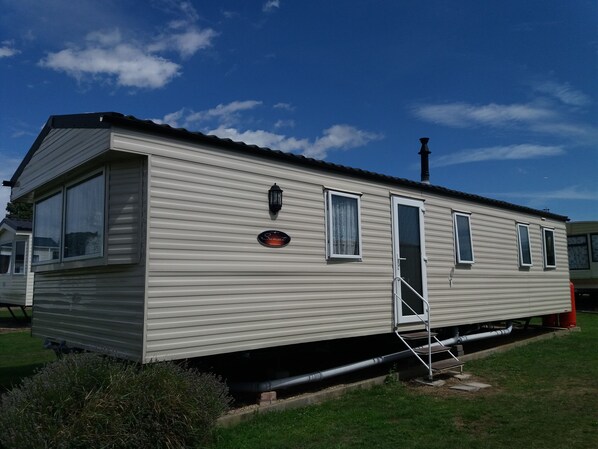 Exterior - 2013 Willerby Sunset Static Caravan Holiday Home (Clacton-on-Sea)