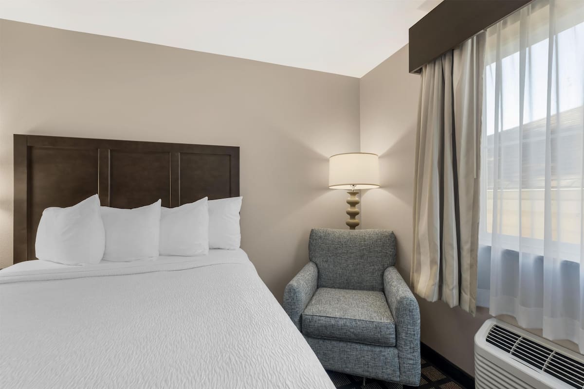 Standard Room, 2 Queen Beds, Non Smoking, Refrigerator & Microwave | Soundproofing, free WiFi, bed sheets