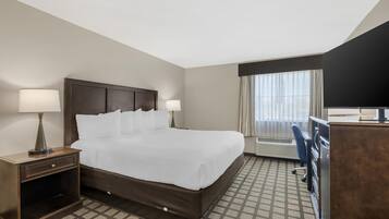 Standard Room, 1 King Bed, Non Smoking, Refrigerator & Microwave | Soundproofing, free WiFi, bed sheets