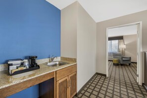 Suite, 1 King Bed, Non Smoking, Refrigerator & Microwave (with Sofabed)