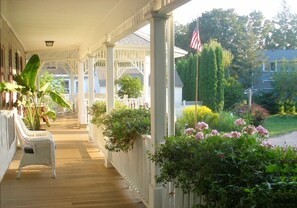 Exterior - Mermaid Inn of Mystic (Mystic)