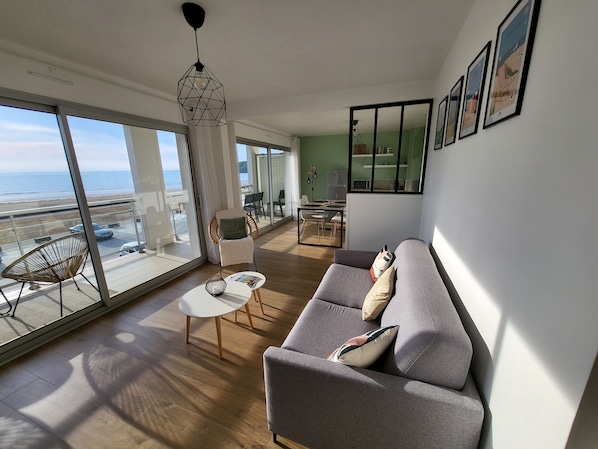 TV - Apartment facing the sea, the beach 30 meters away!  (Binic)