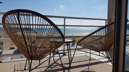 Appartement face à la mer, la plage à 30 mètres ! 