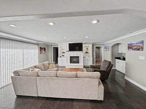 Living area - Zion Family Home (La Verkin)