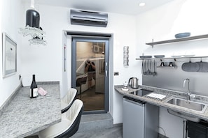 Fridge, microwave, stovetop, coffee/tea maker