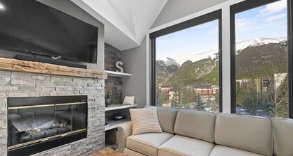Newly Renovated, Slope-Side Walk-In/Out, Top Floor, Ten Mile Range Views - ER4