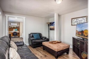 Smart TV, fireplace - River View Guest Condo (La Verkin)