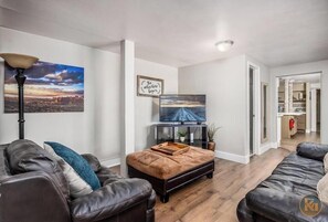 Smart TV, fireplace - River View Guest Condo (La Verkin)