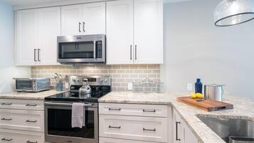 Cookware/dishes/utensils