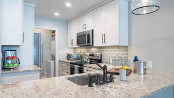 Cookware/dishes/utensils