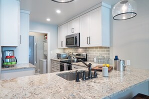 Kochgeschirr/Geschirr/Besteck