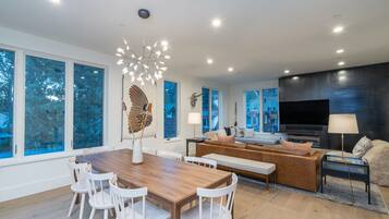 Condo, 3 Bedrooms | Dining