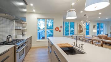 Condo, 3 Bedrooms | Private kitchen