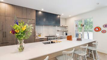 Condo, Multiple Beds (San Juan 103 at Transfer) | Private kitchen