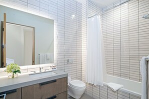 Condo, 3 chambres | Salle de bain | Serviettes fournies
