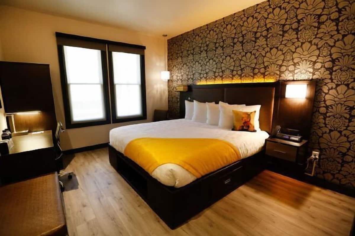 Hochwertige Bettwaren, Pillowtop-Betten, Schreibtisch