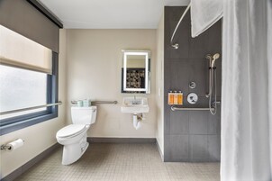 Standard Room, 1 Queen Bed, Accessible | Bathroom | Shower, rainfall showerhead, free toiletries, hair dryer