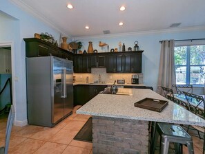 Fridge, microwave, oven, stovetop - Fully Equipped 3/3 w/ hot tub 1 Mile To Beach (Lake Worth)