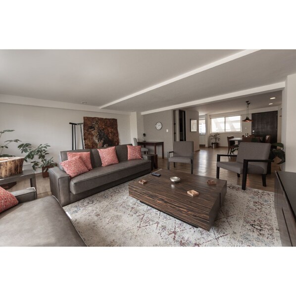 Deluxe Apartment | Living room | TV