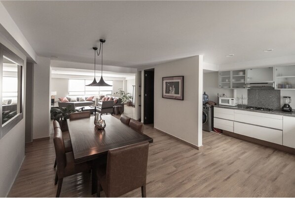 Departamento Deluxe | Área de sala de estar | Televisión 