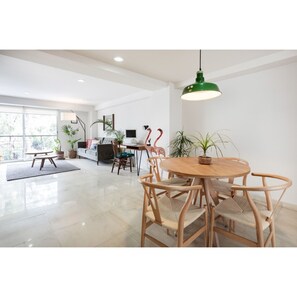 Departamento Deluxe | Área de sala de estar | Televisión 