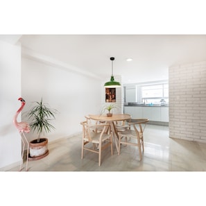 Deluxe Apartment | In-room dining