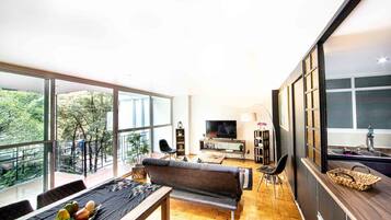 Departamento Deluxe | Área de sala de estar | Televisión