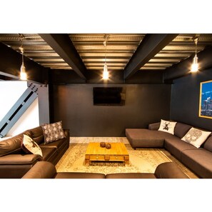 Departamento Deluxe | Área de sala de estar | Televisión 