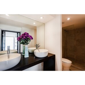 Bathroom - Destination Condesa @Nuevo Leon PH (Mexico City)