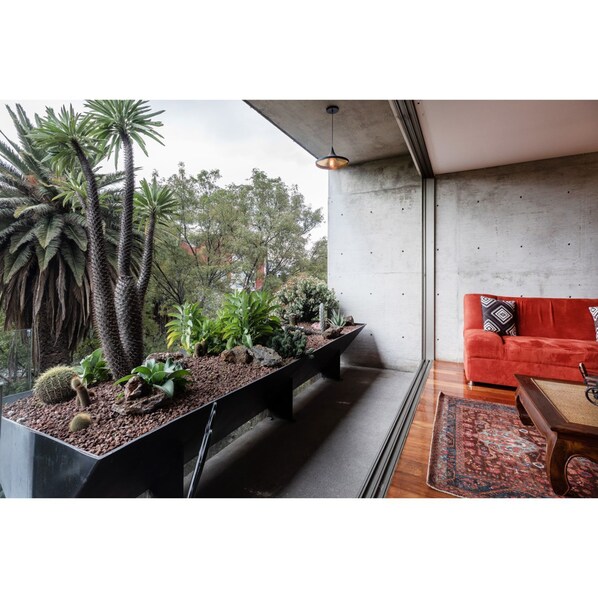 Deluxe Apartment | Balcony