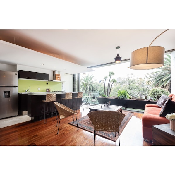 Deluxe-Apartment | Wohnbereich | Fernseher