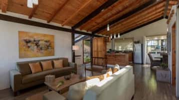 Chalet de lujo | Sala de estar | Televisión