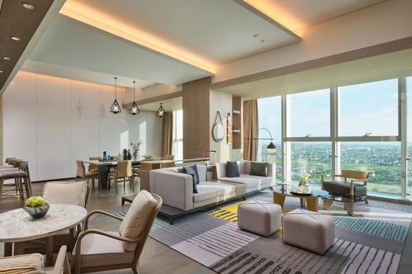 Suite, 1 Bedroom (Dining Meeting Area) | Premium bedding, down comforters, memory foam beds, minibar