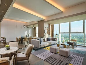 Suite, 1 Bedroom (Dining Meeting Area) | Premium bedding, down duvets, memory-foam beds, minibar - Crowne Plaza Qidong by IHG (Nantong)