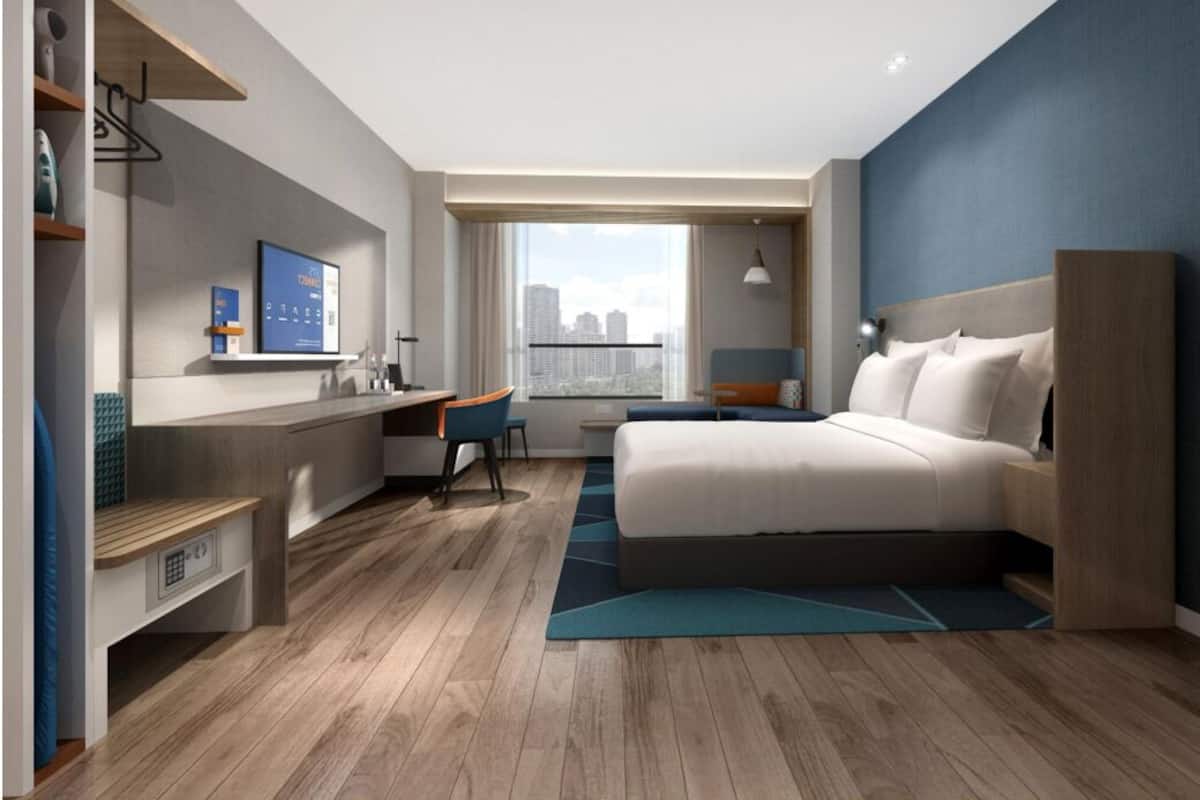 1 bedroom, in-room safe, laptop workspace, blackout drapes