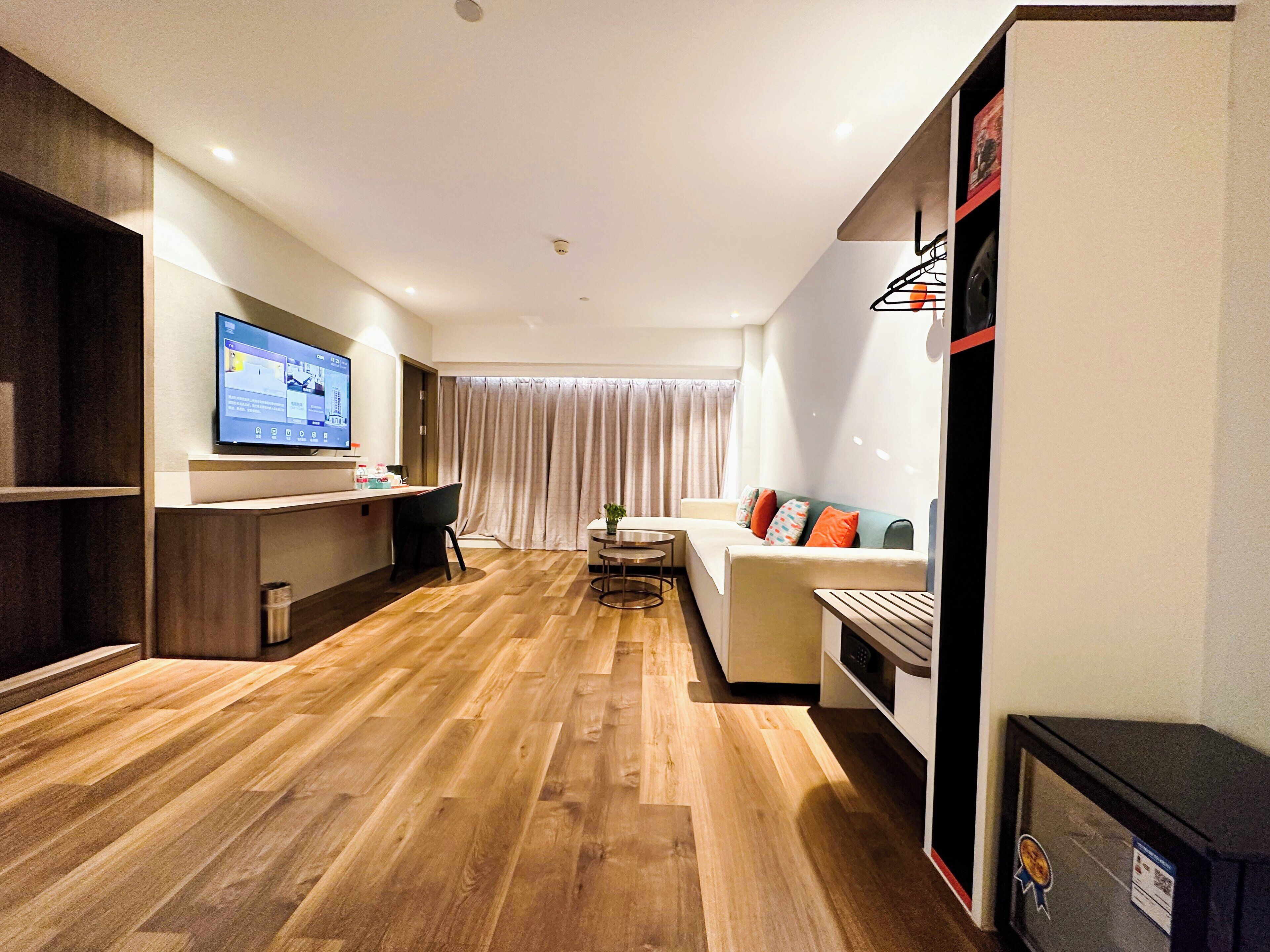 1 bedroom, in-room safe, laptop workspace, blackout curtains