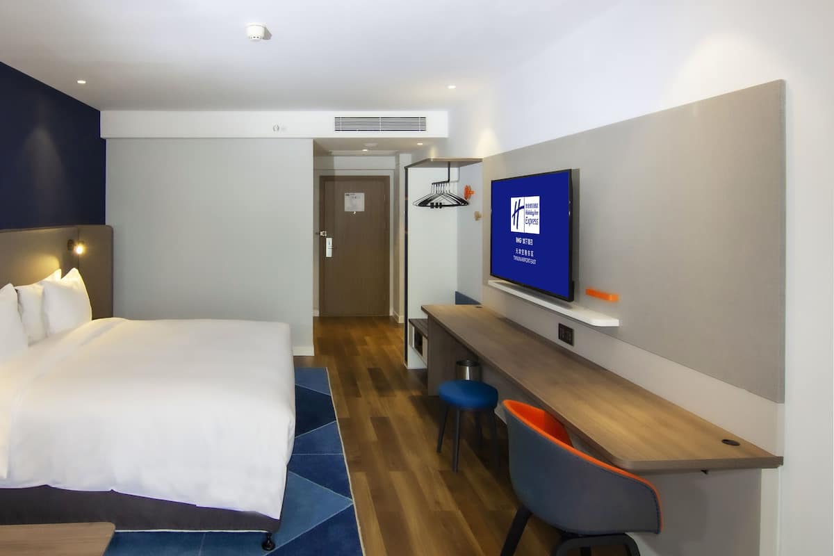 1 bedroom, in-room safe, laptop workspace, blackout drapes