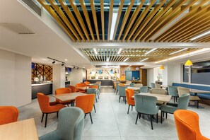 Free daily buffet breakfast  - Holiday Inn Express Tianjin Airport East by IHG (Tianjin)