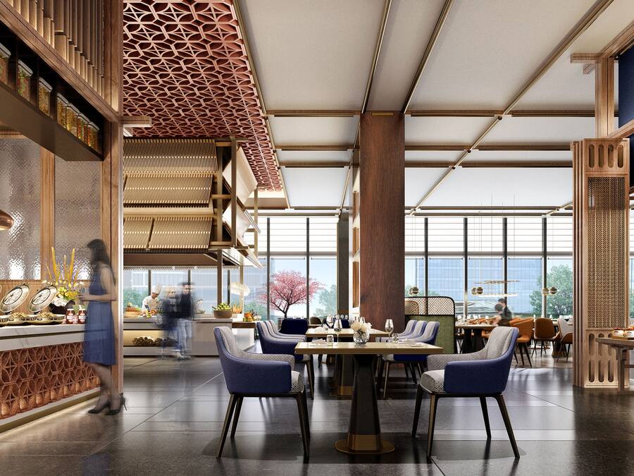 Ein modernes Restaurant-Interieur mit hohen Decken, großen Fenstern und einem zentralen Essbereich mit blau gepolsterten Stühlen.