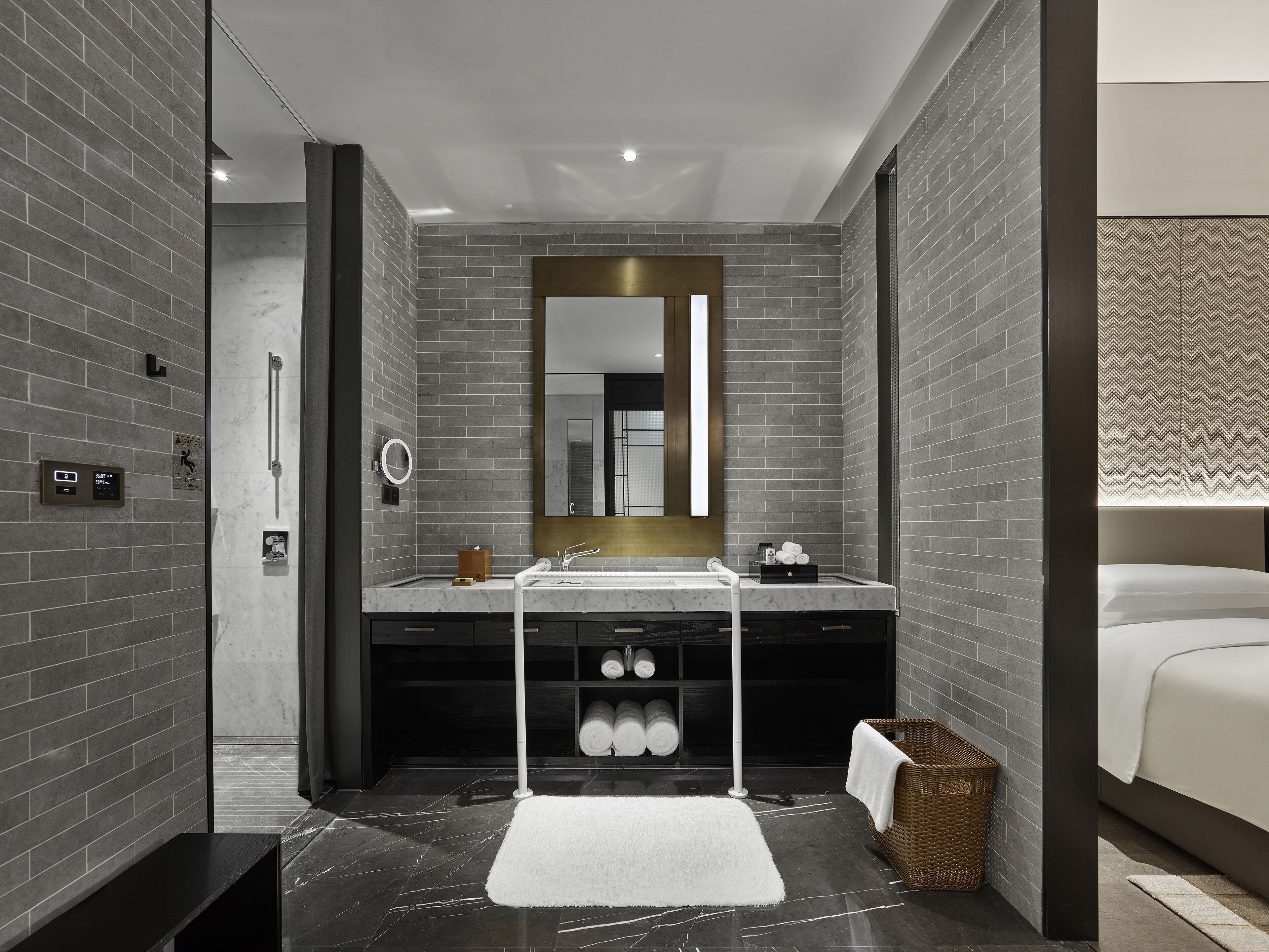 Classic Room, 2 Double Beds, Accessible | Bathroom