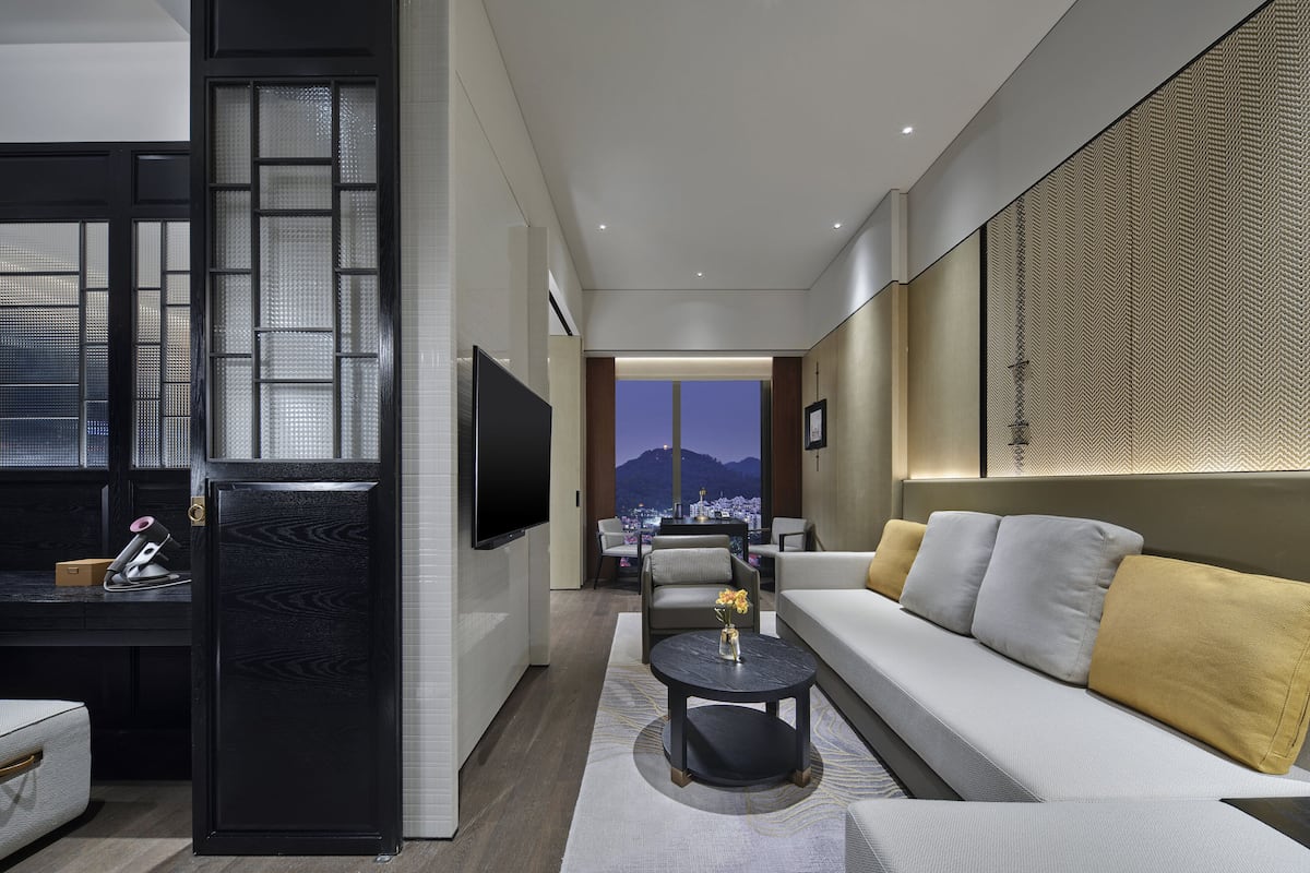 Suite, 1 Bedroom | Premium bedding, down duvets, minibar, in-room safe