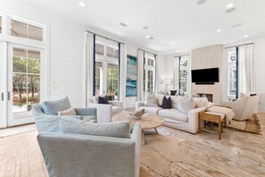 TV, fireplace