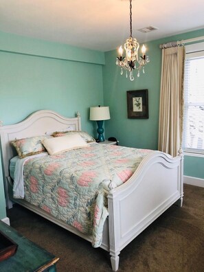 Traditional Room | Iron/ironing board, free WiFi, bed sheets - Providence Manor House at Tanglewood (Clemmons)