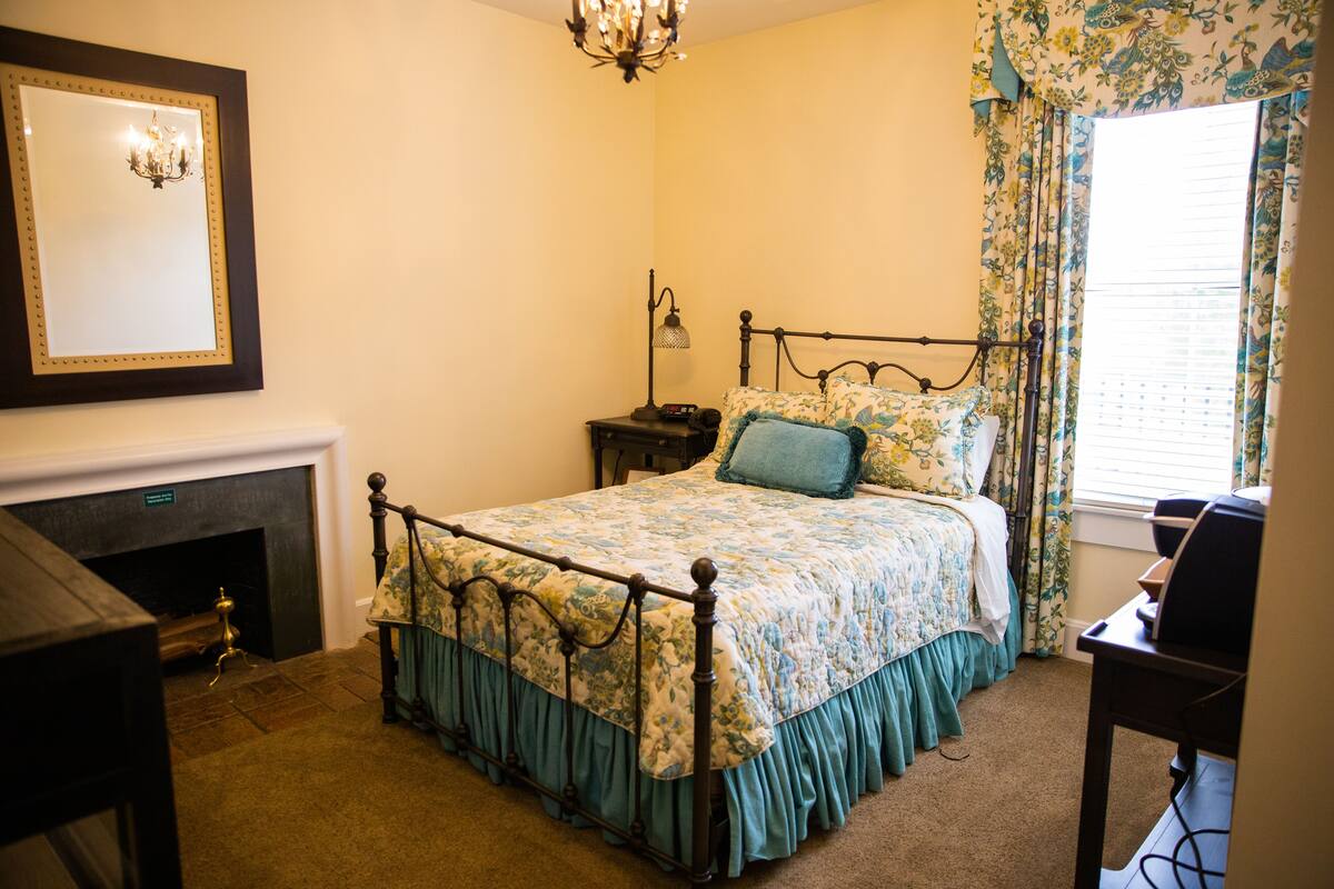 Basic Room | 3 bedrooms, iron/ironing board, free WiFi, bed sheets