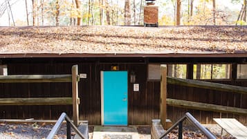Basic Cabin | 3 bedrooms, iron/ironing board, free WiFi, bed sheets