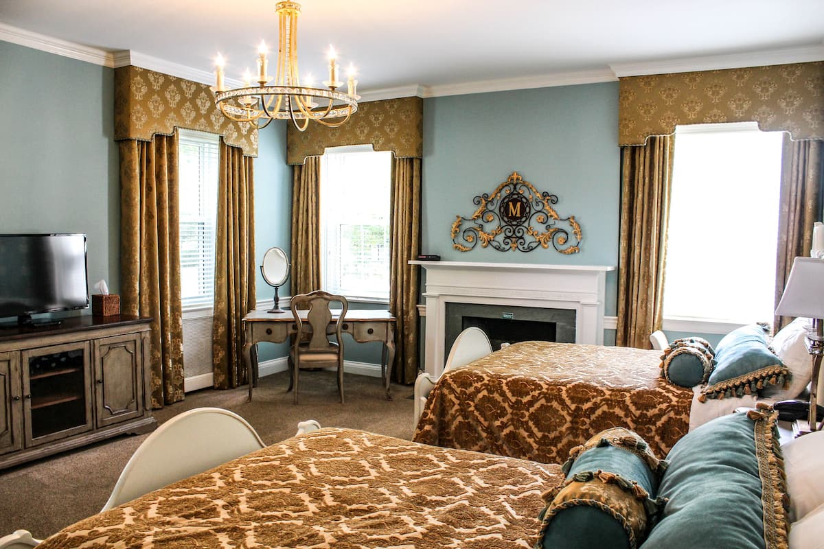 Traditional Room | 3 bedrooms, iron/ironing board, free WiFi, bed sheets