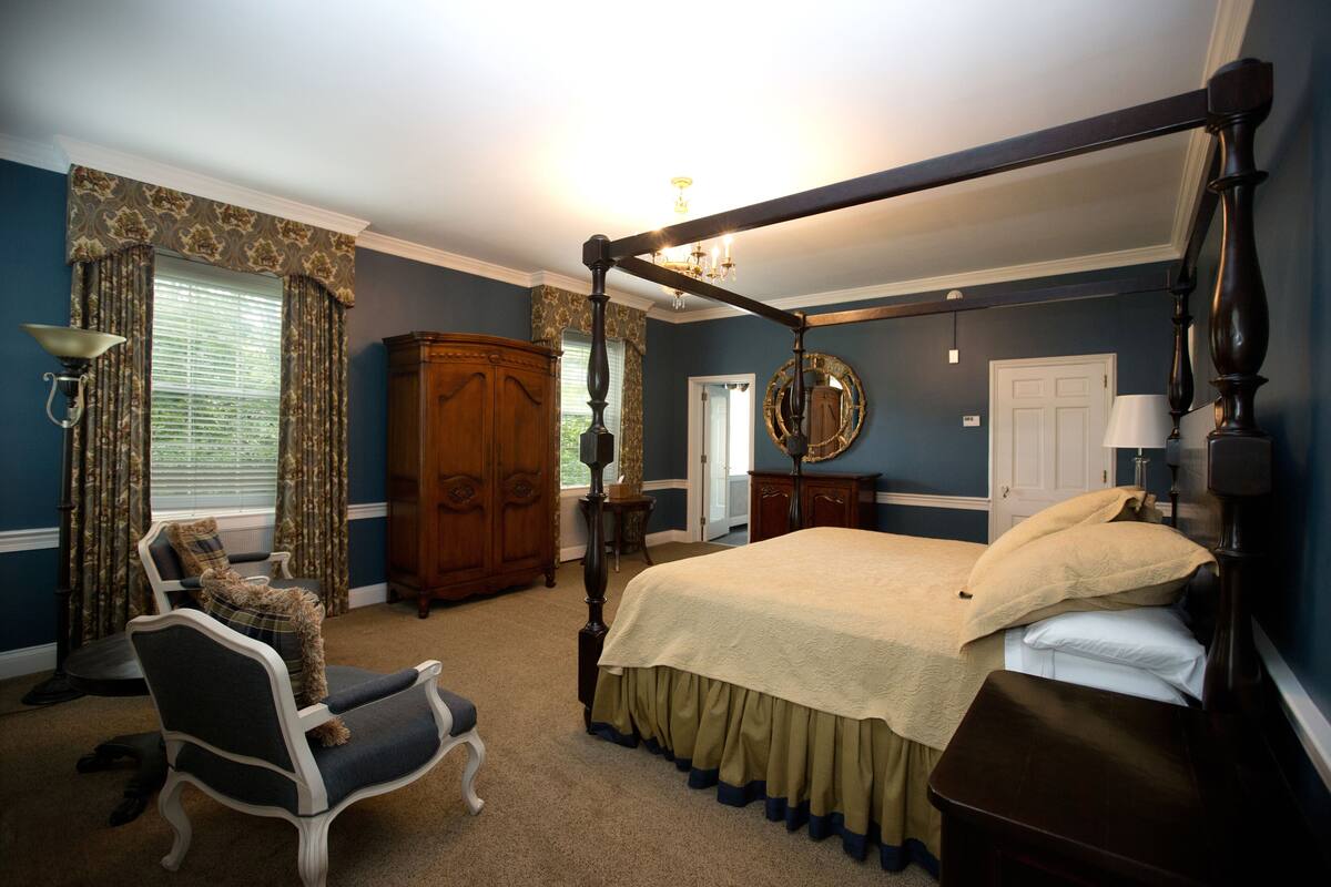 Honeymoon Room | 3 bedrooms, iron/ironing board, free WiFi, bed sheets