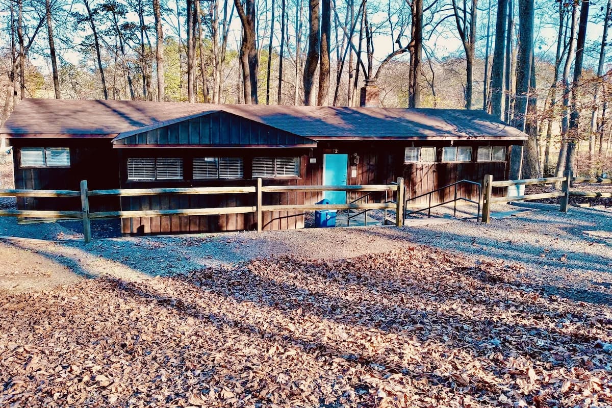Deluxe Cabin | 3 bedrooms, iron/ironing board, free WiFi, bed sheets