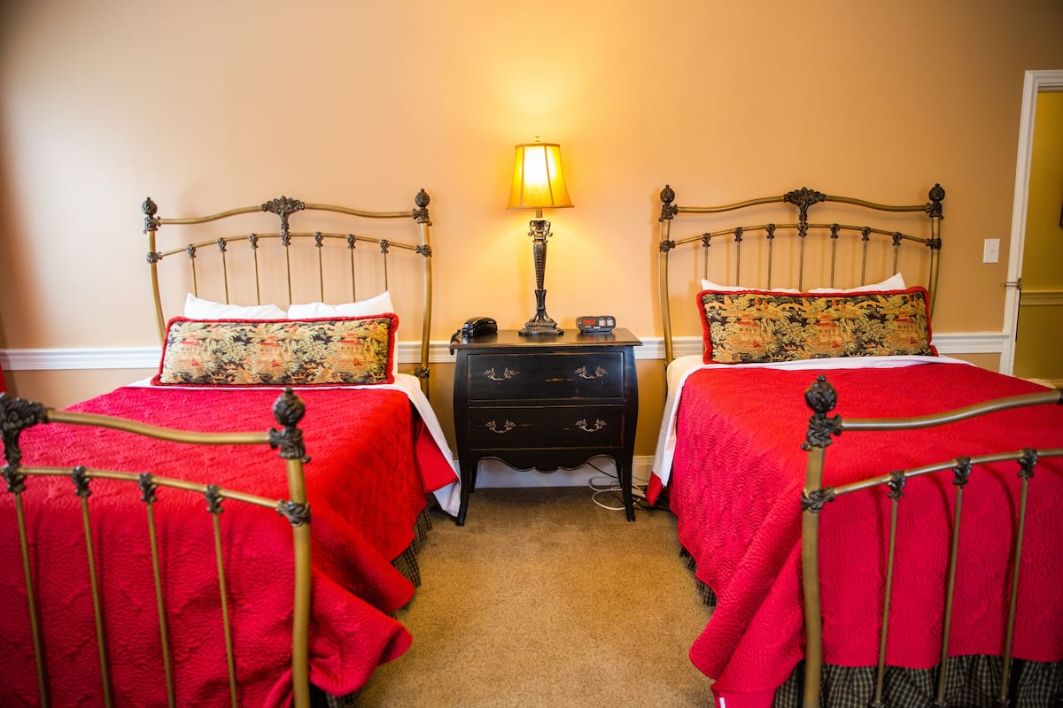 Presidential Room | 3 bedrooms, iron/ironing board, free WiFi, bed sheets