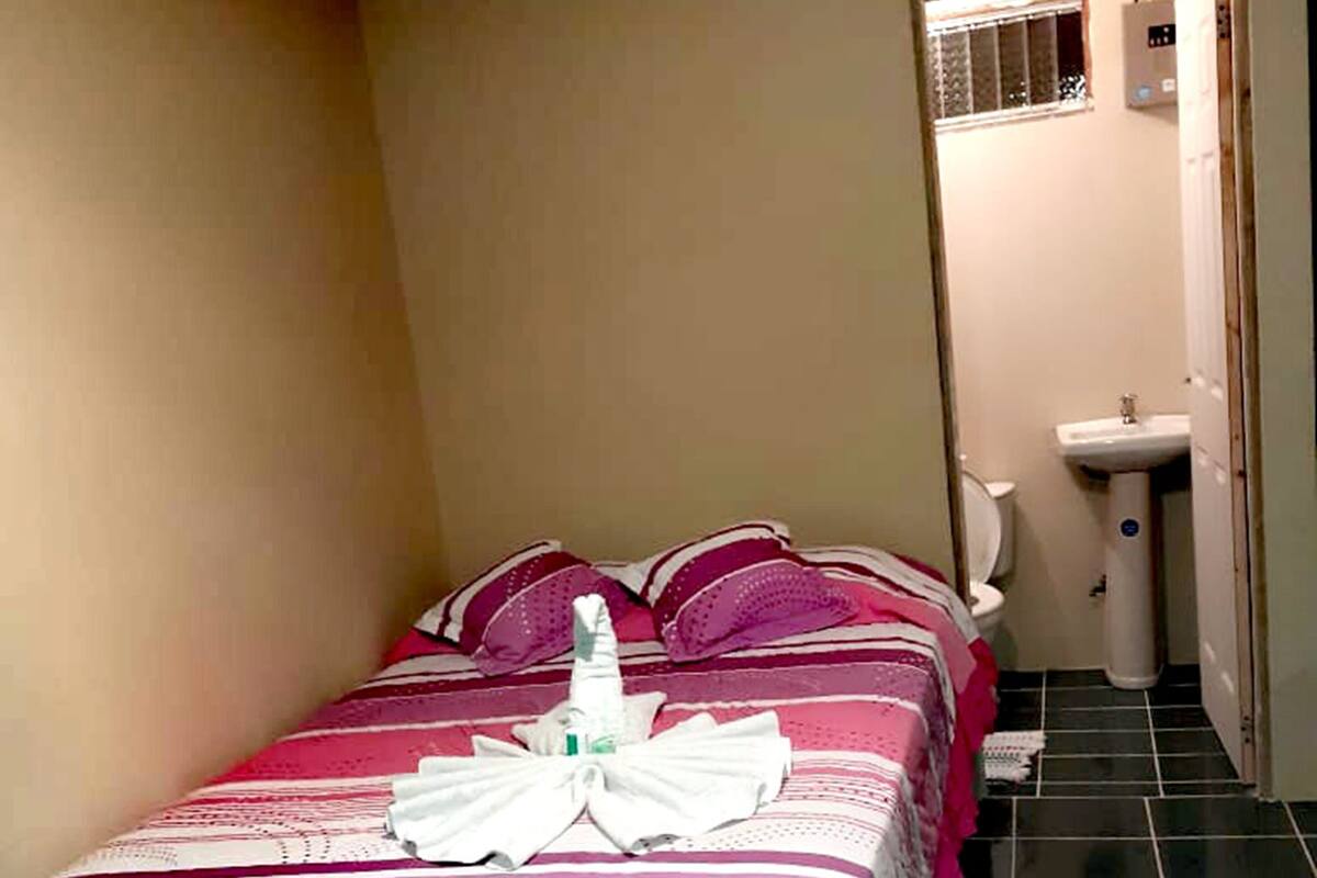 Deluxe Room, 1 Double Bed, Private Bathroom | WiFi (free)